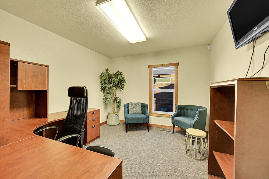 More Photos Of 509 S 4th Ave, Brighton Office For Sale