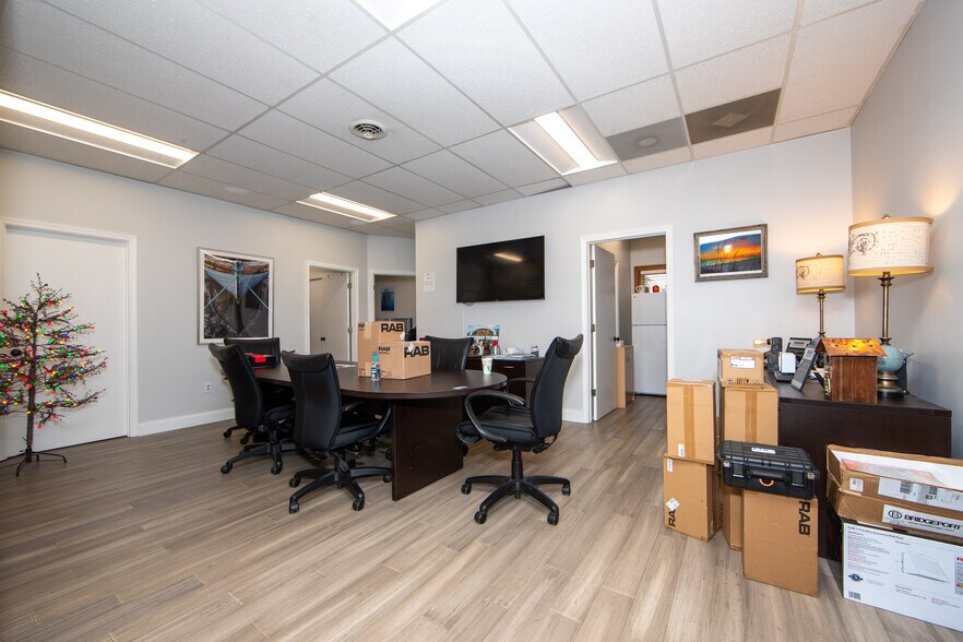 More Photos Of 6501 Mechanicsville Tpke, Mechanicsville Office For Lease