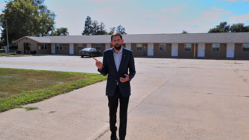 Primary Photo Of 203 SW 7th St, Stuart Hotel For Sale