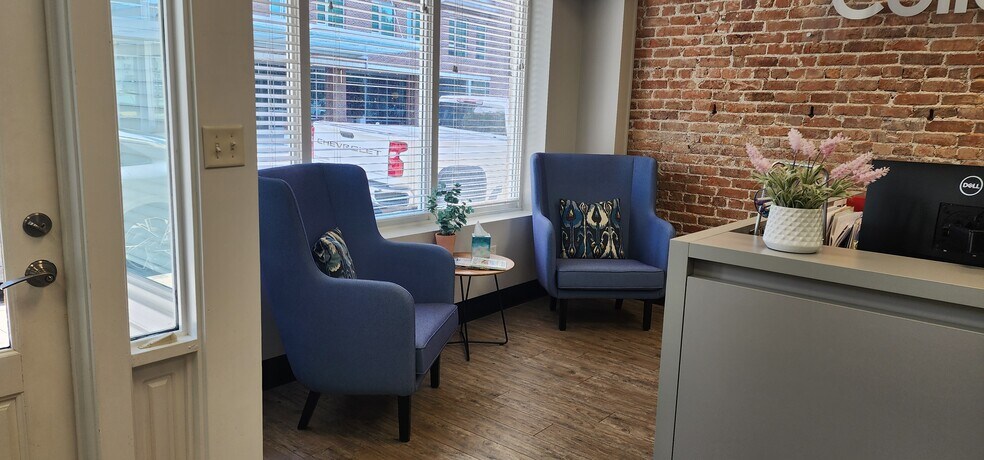 More Photos Of 217-219 E Washington St, Greenville Storefront Retail Office For Lease