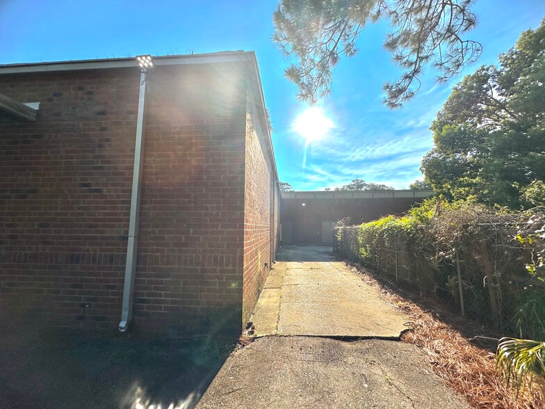 More Photos Of 201 N Troup St, Valdosta Office For Sale