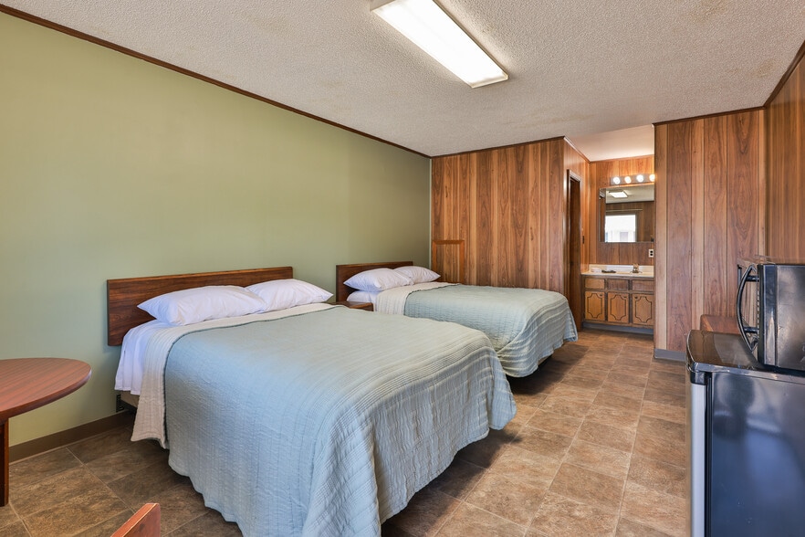 More Photos Of 551 Elm St, Martin Hotel For Sale