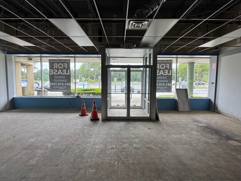 More Photos Of 5640 Sunrise Hwy, Sayville Unknown For Lease