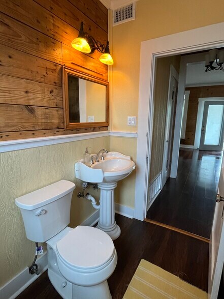 More Photos Of 1600 S Ford St, Llano Storefront Retail Office For Sale