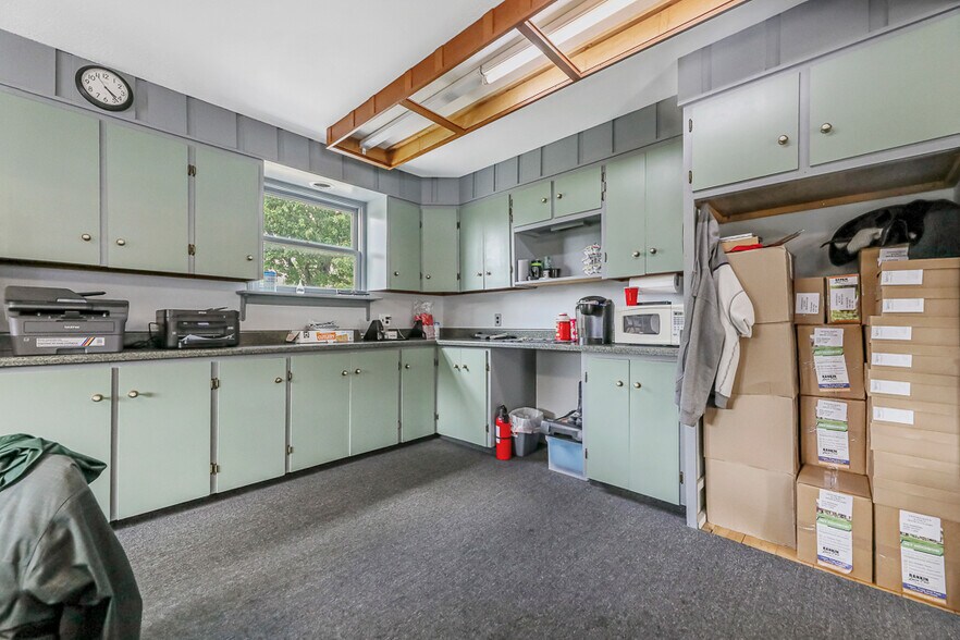 More Photos Of 13390 Ravenna Ave NE, Hartville Flex For Sale