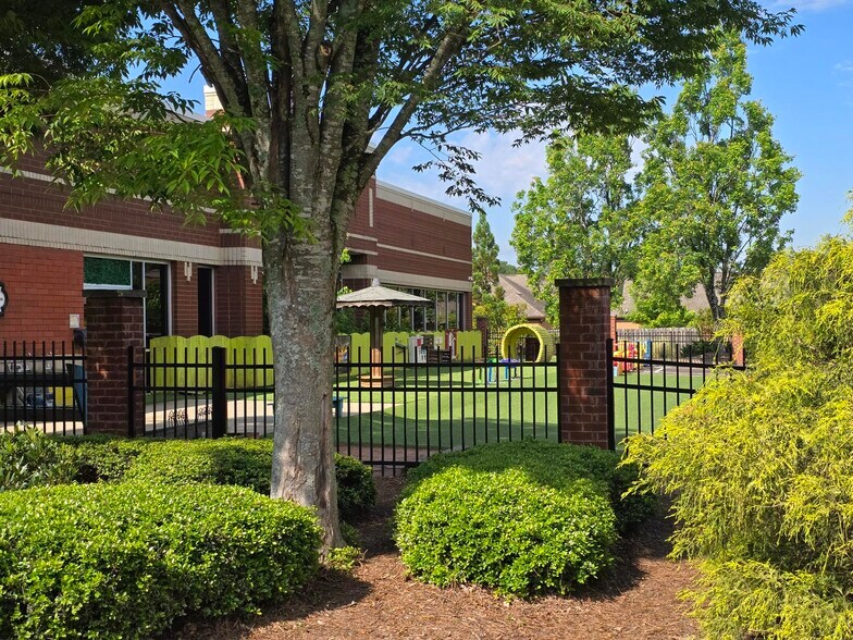 More Photos Of 10700 Abbotts Bridge Rd, Johns Creek General Retail For Lease