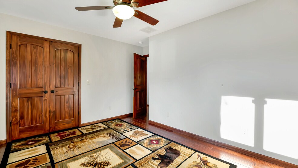 More Photos Of 283 Broken Post, Richland Specialty For Sale