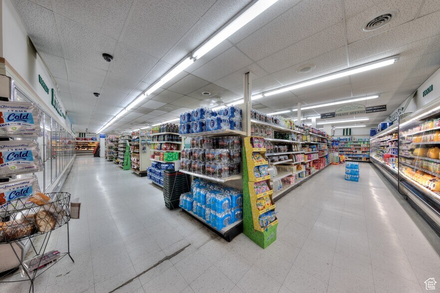 More Photos Of 80 S Broadway St, Green River Supermarket For Sale