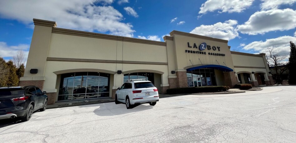 Primary Photo Of 2075 Niles Cortland Rd, Warren Freestanding For Lease