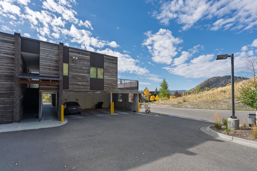 More Photos Of 855 W Broadway Ave, Jackson Apartments For Sale