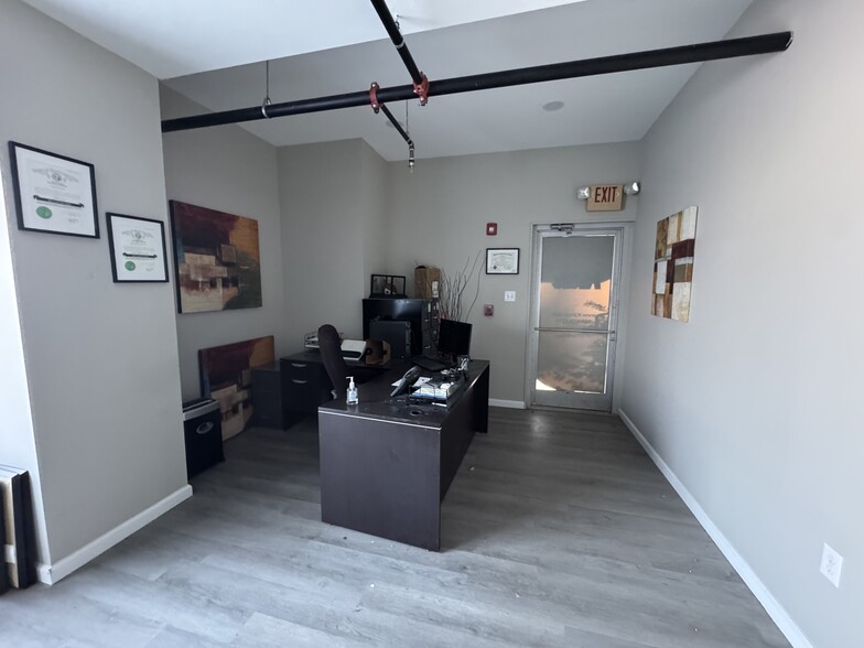 More Photos Of 10624 Metromont Pky, Charlotte Showroom For Lease