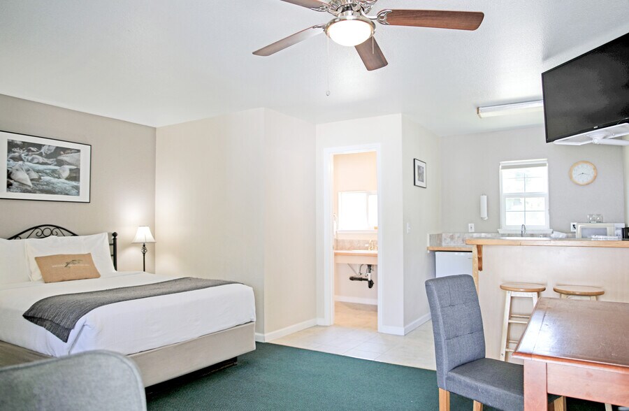 More Photos Of 816 W Main St, Grass Valley Hotel For Sale