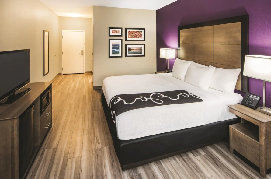 More Photos Of 1839 N Columbia St, Milledgeville Hotel For Sale