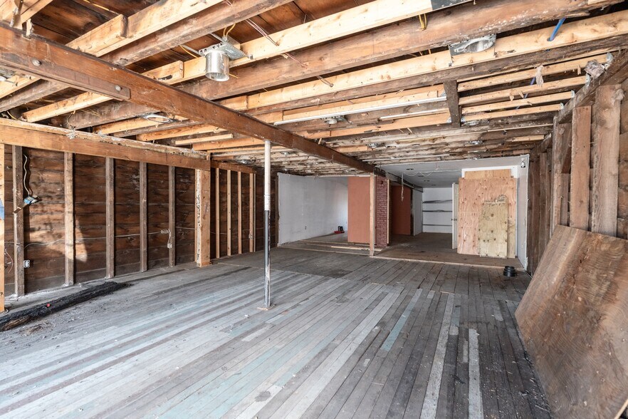 More Photos Of 57 N Front St, Kingston Storefront Retail Residential For Sale