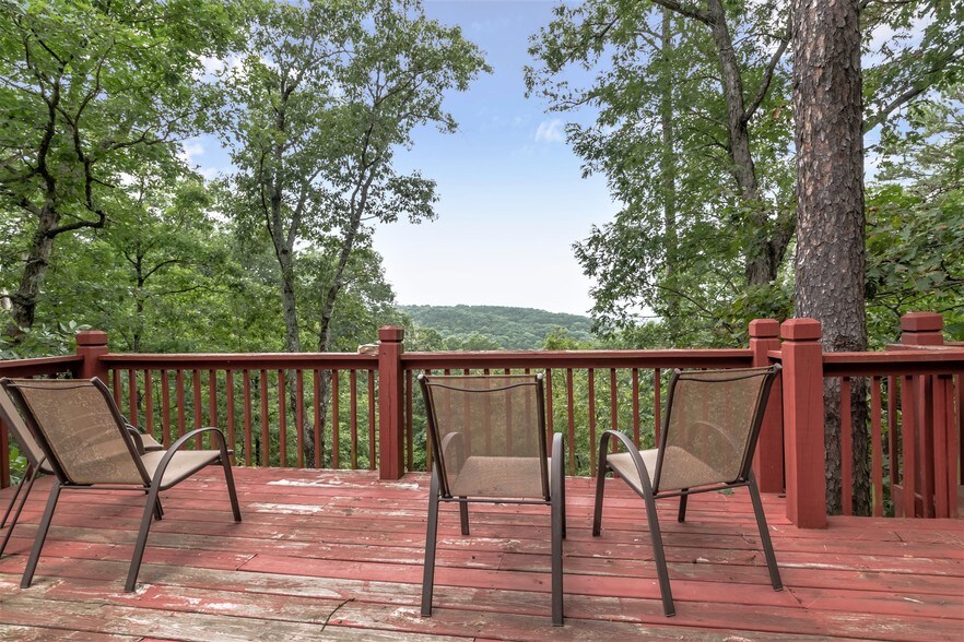 More Photos Of 15695 Highway 187, Eureka Springs Hotel For Sale