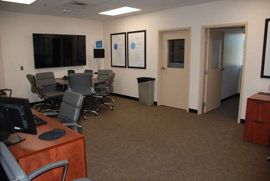 More Photos Of 625 Willow Springs Ln, York Warehouse For Lease