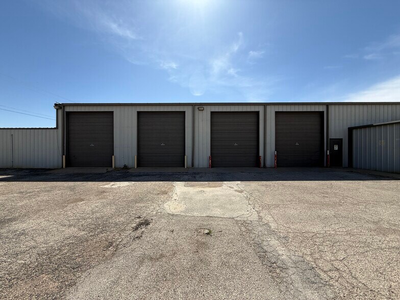 More Photos Of 3821 Kermit Hwy, Odessa Warehouse For Lease