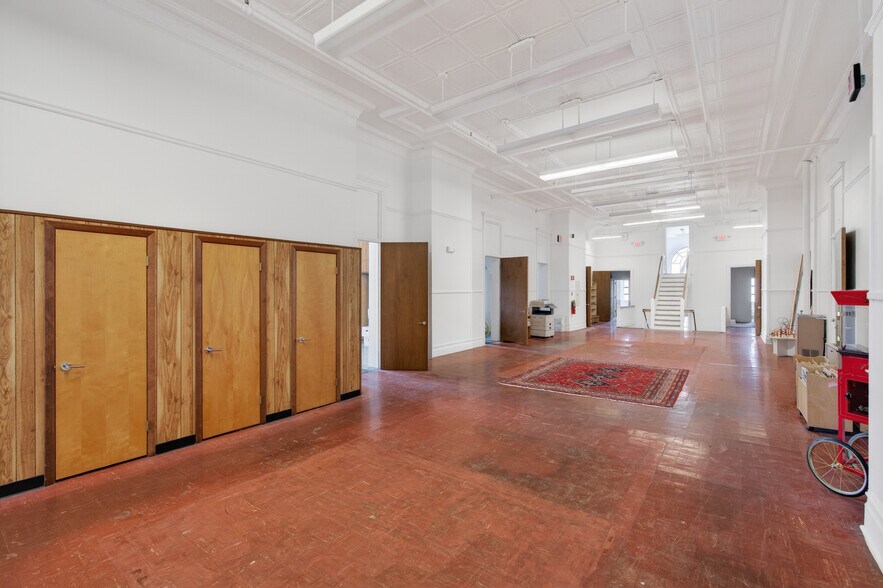 More Photos Of 61 Crown St, Kingston Office For Lease