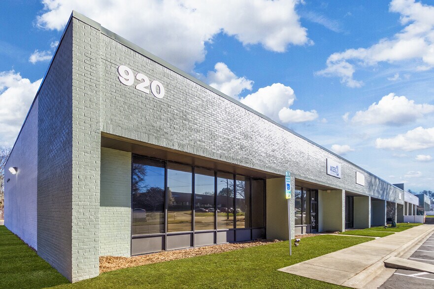 More Photos Of 801 Clanton Rd, Charlotte Showroom For Lease