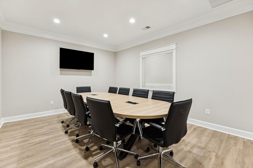 More Photos Of 122 Hawthorn Ln, Saint Marys Office For Lease
