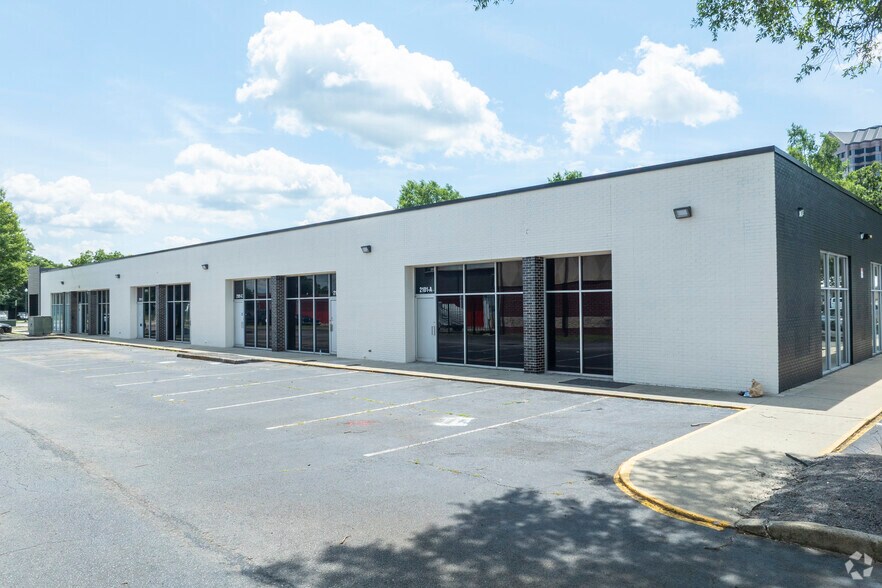 More Photos Of 2101 Main St, Columbia Freestanding For Lease
