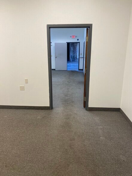 More Photos Of 421 N Pennsylvania Ave, Wilkes Barre Warehouse For Lease