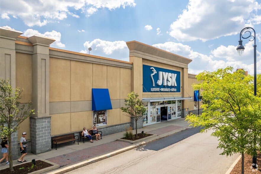 More Photos Of 2800-2860 Prom Saint-Honoré, Boisbriand Unknown For Lease