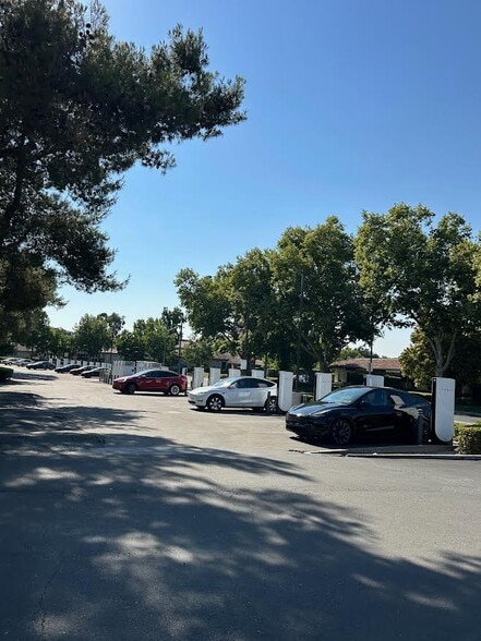 More Photos Of 2707 Hopyard Rd, Pleasanton General Retail For Sale