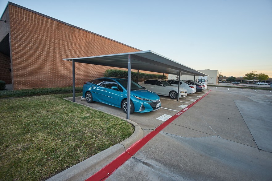 More Photos Of 11498 Luna Rd, Farmers Branch Unknown For Lease