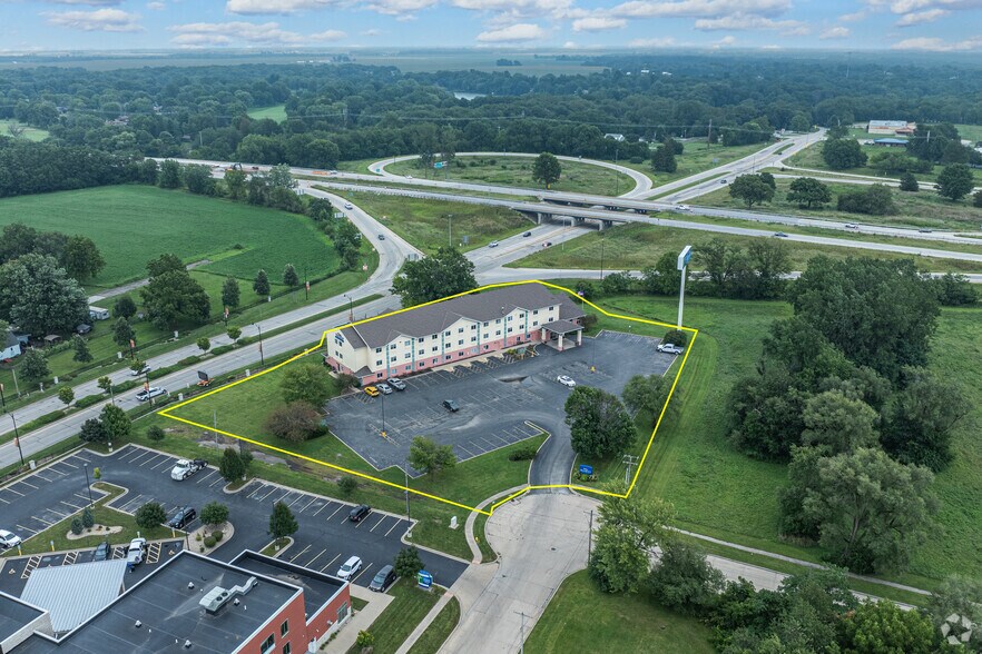 More Photos Of 2285 Washington St, Galesburg Hotel For Sale