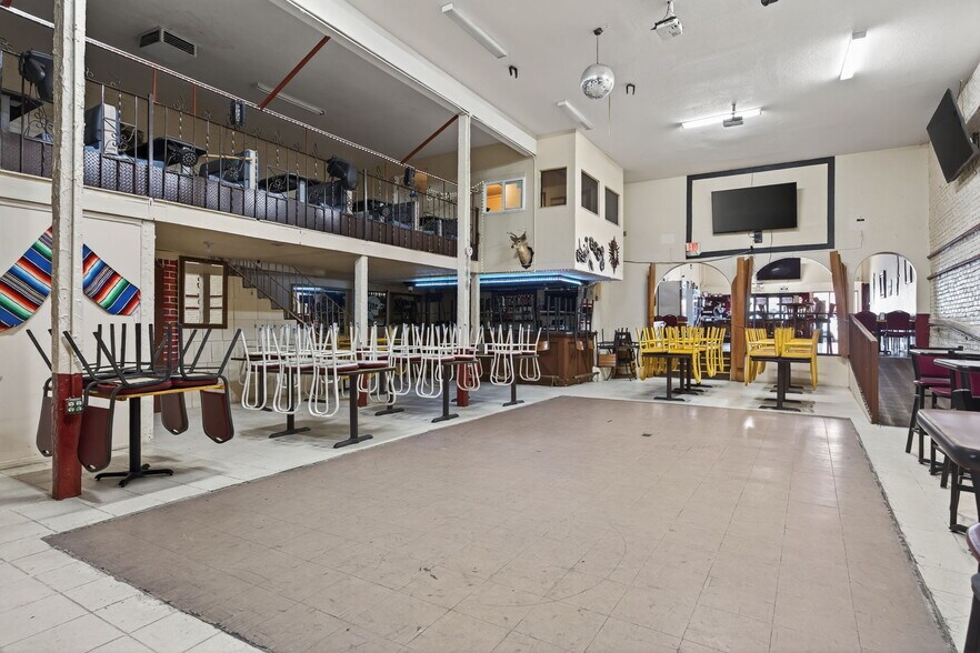 More Photos Of 974 E Main St, Santa Paula Restaurant For Sale