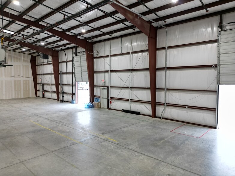 More Photos Of 3488 E Long Ave, Fort Worth Warehouse For Lease