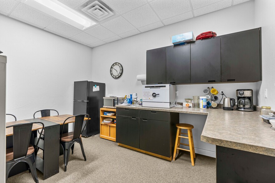 More Photos Of 416 George St, De Pere Office For Sale