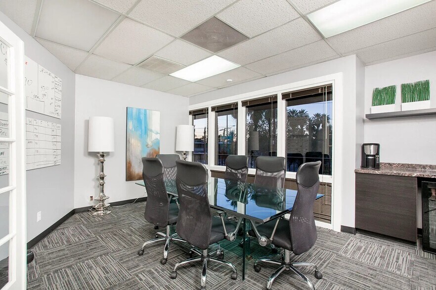 More Photos Of 4645-4667 N 12th St, Phoenix Office For Lease