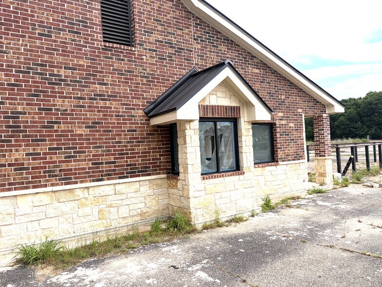 More Photos Of 900 N Broughton St, Sherman Restaurant For Sale