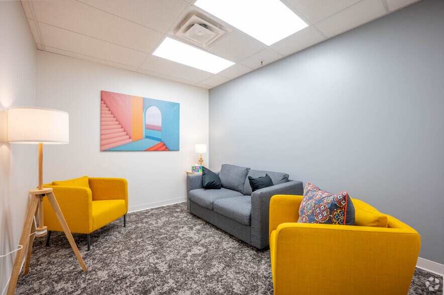 More Photos Of 550 Congressional Blvd, Carmel Loft Creative Space For Lease