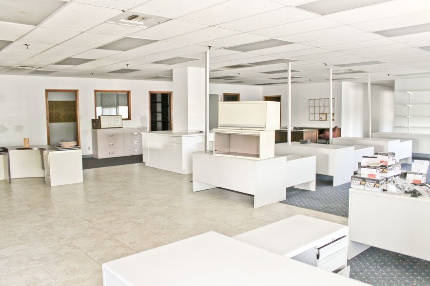 More Photos Of 5610 W Bloomingdale Ave, Chicago Industrial For Sale