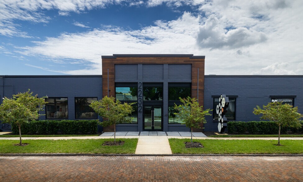 More Photos Of 2233 3rd Ave S, Saint Petersburg Flex For Lease