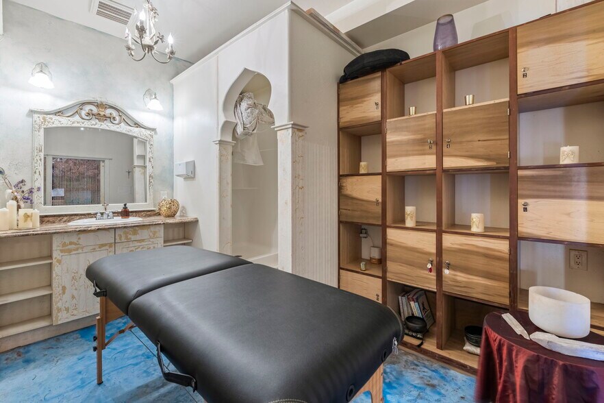 More Photos Of 145 N Market St, Wailuku Storefront Retail Residential For Lease