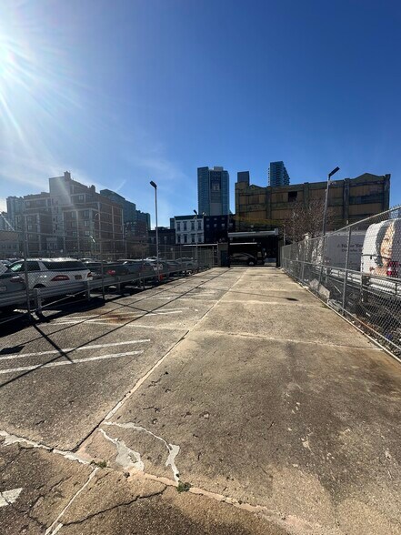 More Photos Of 1011 46th Ave, Long Island City Light Distribution For Lease