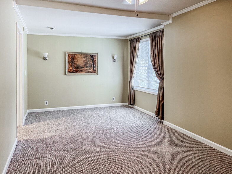 More Photos Of 3605 Shallowford Rd, Marietta Healthcare For Sale