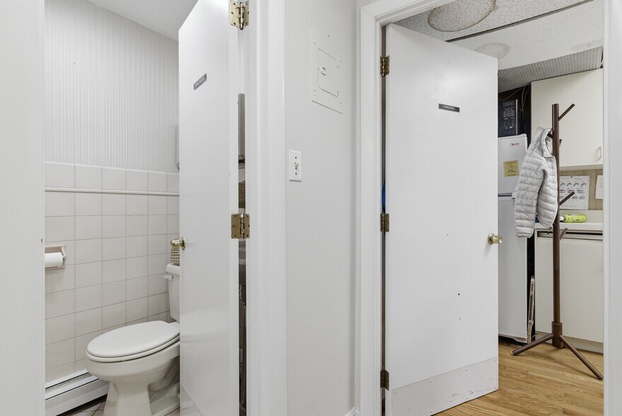 More Photos Of 1051 Beacon St, Brookline Medical For Sale
