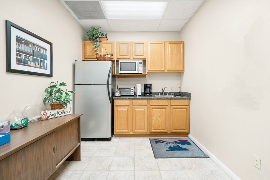 More Photos Of 4035 Market St, Riverside Office For Lease
