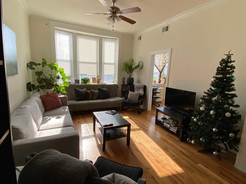 More Photos Of 2955 N Milwaukee Ave, Chicago General Retail For Sale