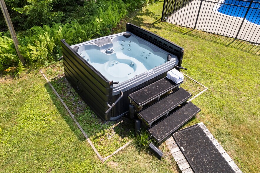 More Photos Of 344 Vt Route 100, West Dover Hotel For Sale