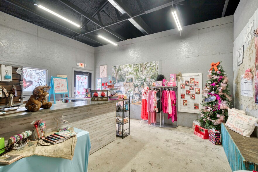 More Photos Of 710 S May St, Madisonville General Retail For Sale