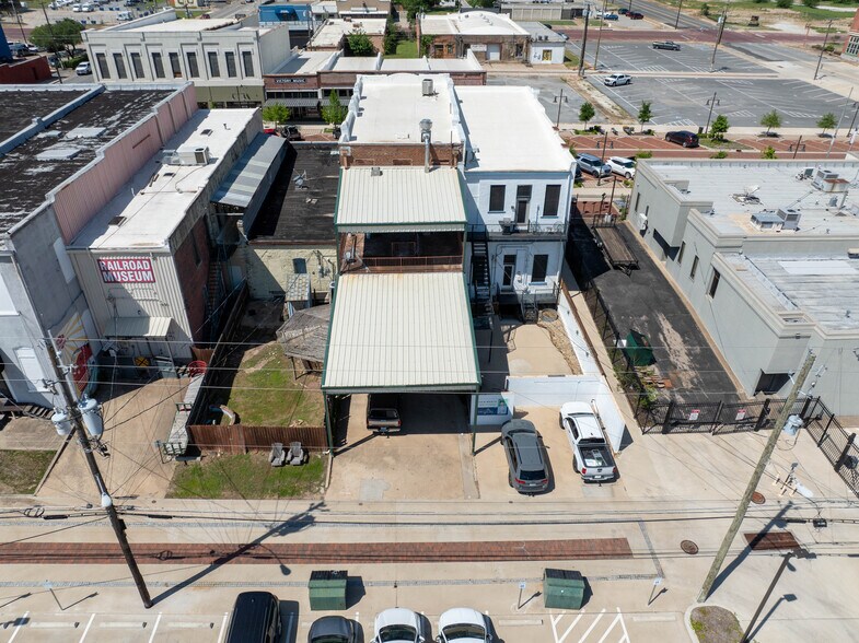 More Photos Of 120 W Main St, Denison Storefront Retail Office For Lease