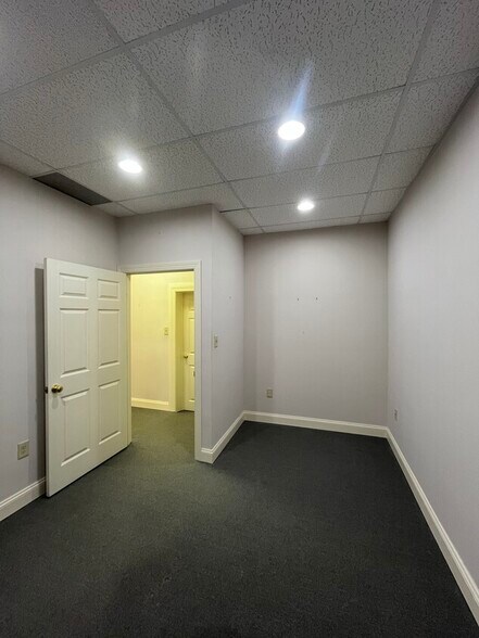 More Photos Of 145 E King St, Strasburg Storefront Retail Office For Lease