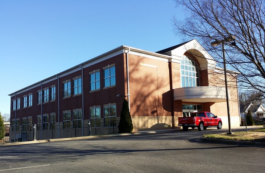 More Photos Of 502 W King St, Kings Mountain Medical For Lease