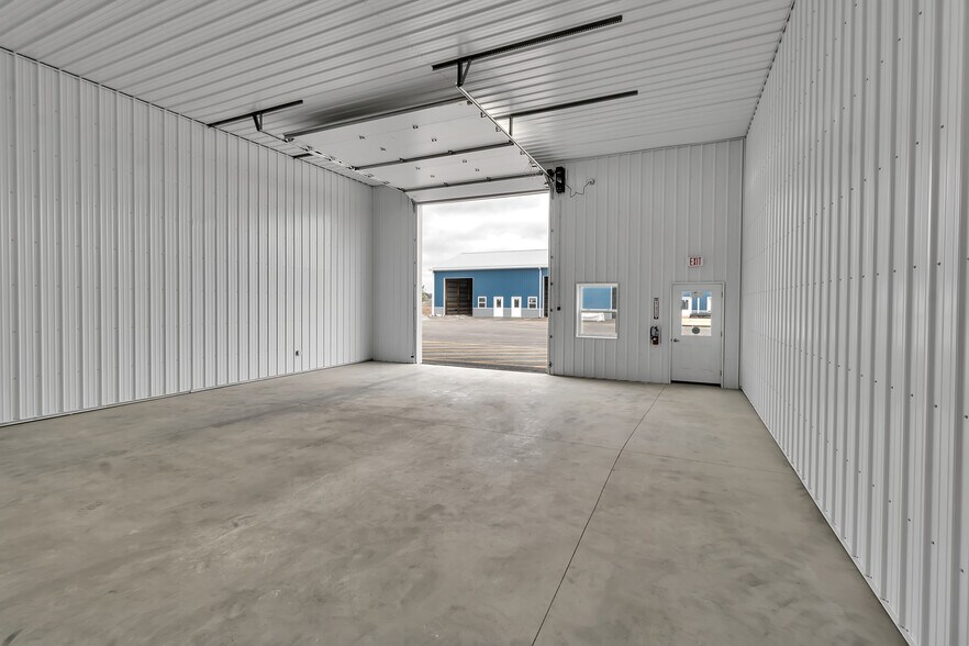 More Photos Of 800 Eastport Drive, Lancaster Warehouse For Lease